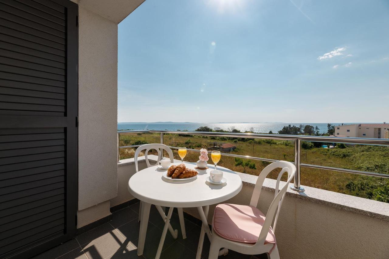 Malo Ferienvilla Privlaka, Pool, Boje, Wi-Fi, Wallbox プリヴラカ エクステリア 写真
