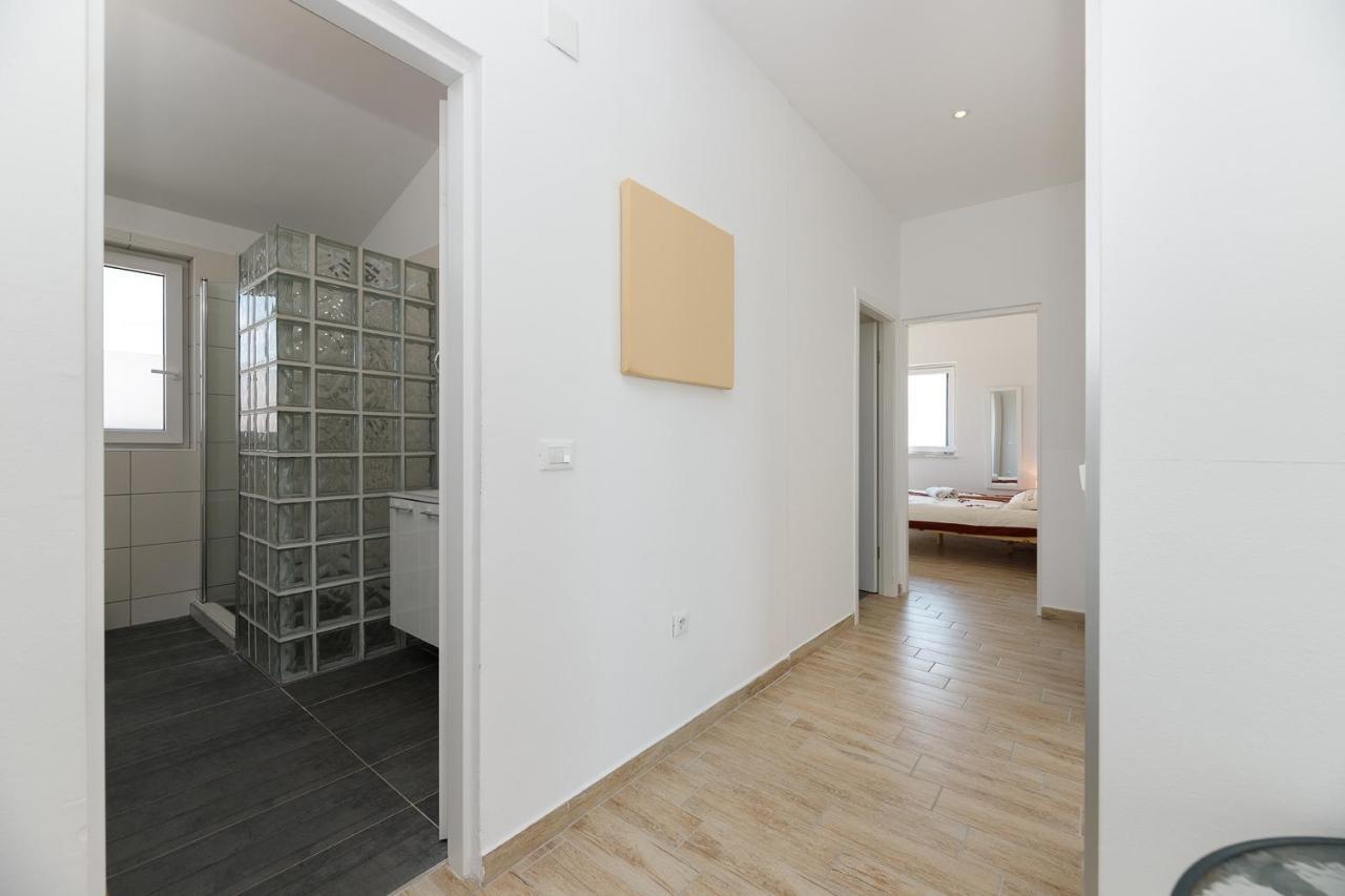 Malo Ferienvilla Privlaka, Pool, Boje, Wi-Fi, Wallbox プリヴラカ エクステリア 写真