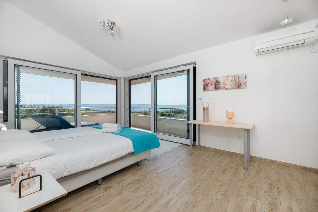 Malo Ferienvilla Privlaka, Pool, Boje, Wi-Fi, Wallbox プリヴラカ エクステリア 写真