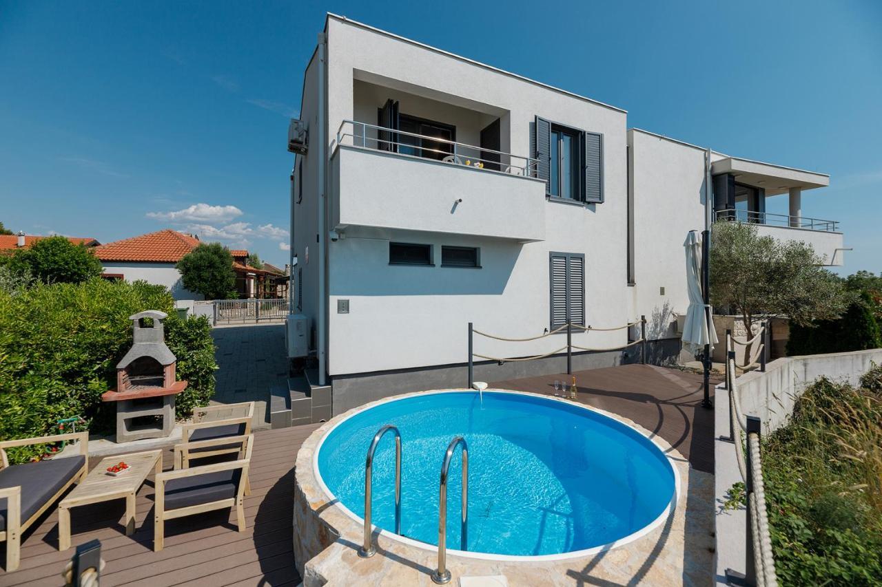 Malo Ferienvilla Privlaka, Pool, Boje, Wi-Fi, Wallbox プリヴラカ エクステリア 写真