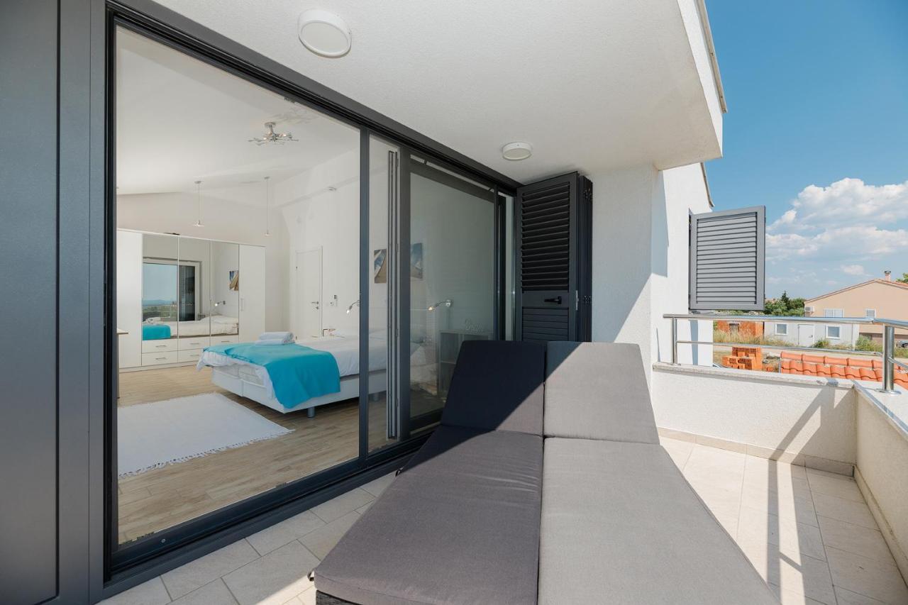 Malo Ferienvilla Privlaka, Pool, Boje, Wi-Fi, Wallbox プリヴラカ エクステリア 写真