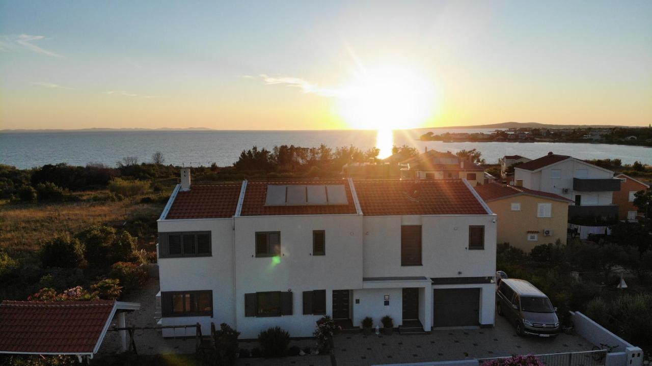 Malo Ferienvilla Privlaka, Pool, Boje, Wi-Fi, Wallbox プリヴラカ エクステリア 写真