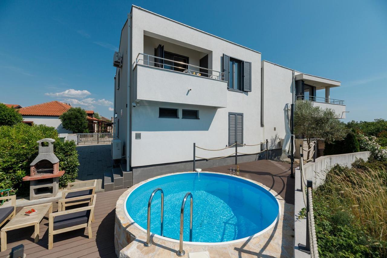 Malo Ferienvilla Privlaka, Pool, Boje, Wi-Fi, Wallbox プリヴラカ エクステリア 写真